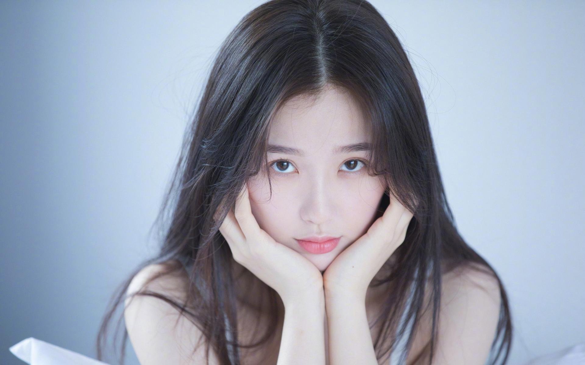 kaiyun中国官方网站-亚洲足球杯赛场上对决激烈，精彩纷呈，足球 亚洲杯